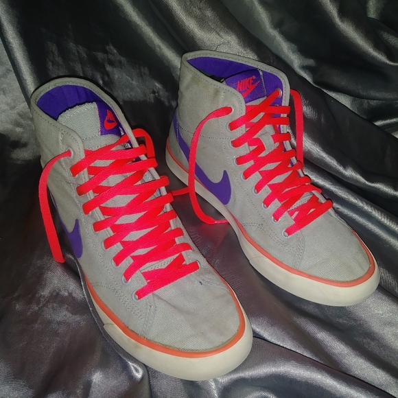 Nike - Picture 3 of 4